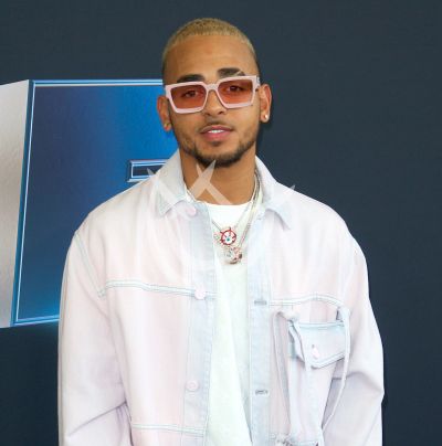 Ozuna aprende a boxear con Floyd Mayweather