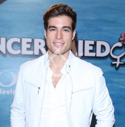 Danilo Carrera se gradúa como productor