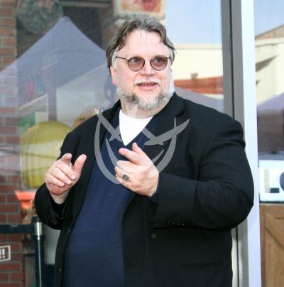 Guillermo del Toro hará volar a mexicanos destacados