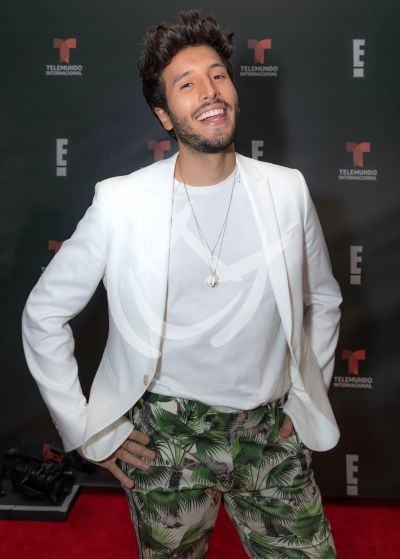 VIDEO: Sebastián Yatra celebra su cumple 26 ¡en Alaska!