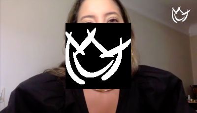 VIDEO: A Daniela Álvarez le da \'guayabo\' verse \'completica\'
