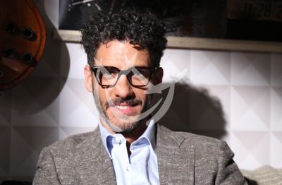 Sobrina de Erick Elías crea cubrebocas para sordos