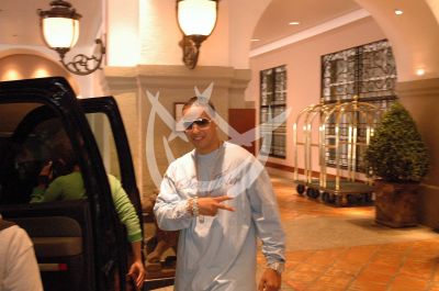 Daddy Yankee Saliendo del Hotel