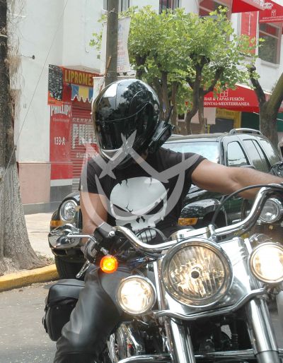 Fernando Colunga en moto
