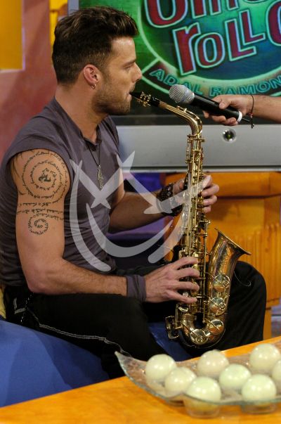Ricky Martin con Saxofón y Platino