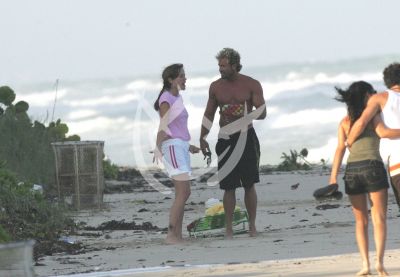 Gabriel Soto en la playa