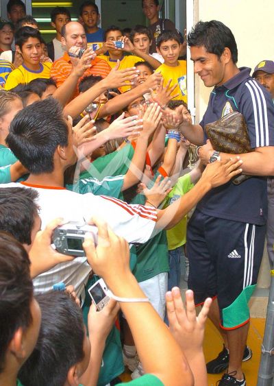 Oswaldo Sánchez y sus fans