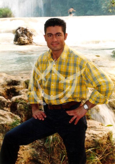 Fernando Colunga en Abrázame Muy Fuerte 2000