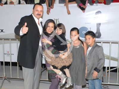 Pepe Aguilar y la familia