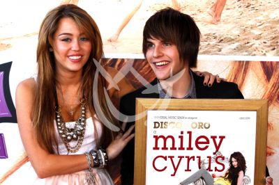 Miley  gana oro en España
