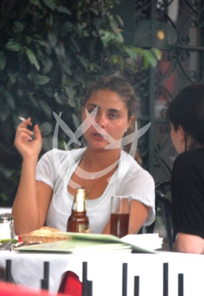 Alexa Camil ¡smoking!