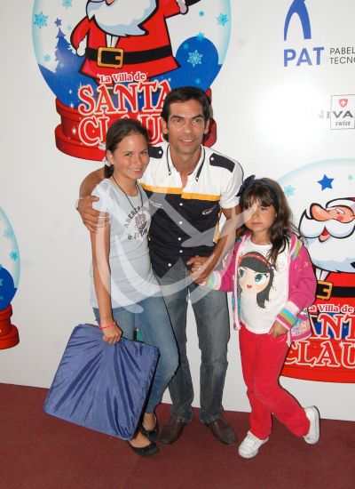 Armando Araiza e hijos con Santa