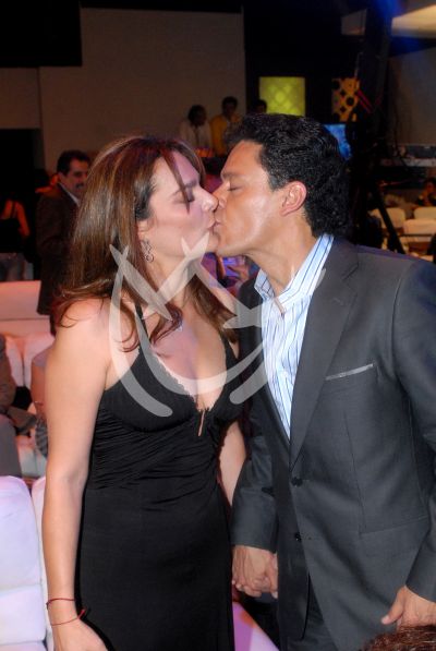 Pedro y Rebeca ¡beso, beso!