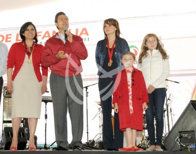 Angélica y Peña celebran la Familia