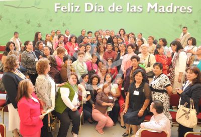 Angélica y Peña con las Madres