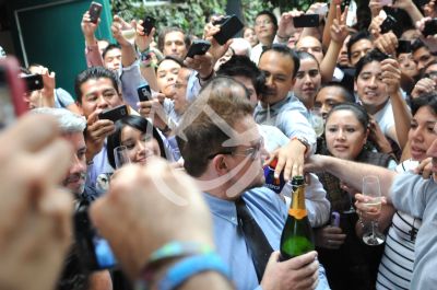 Bono comparte Champagne