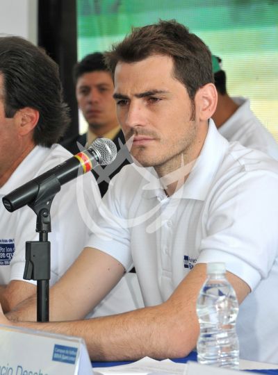 Iker Casillas golea en Mx