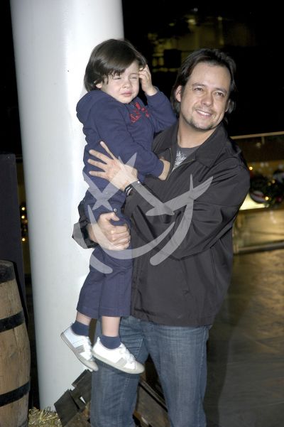 Rodrigo Vidal e hijo 