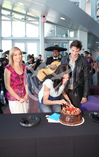 Ana, Sandra y Gabriel celebran