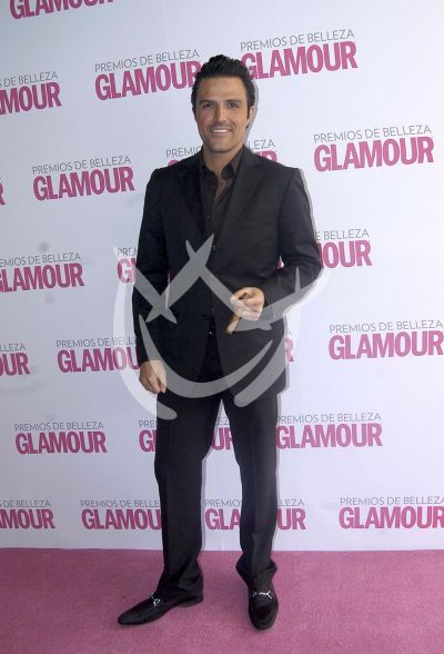 Billy Rovzar con Glamour