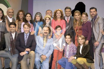 Elenco de Por Ella soy Eva