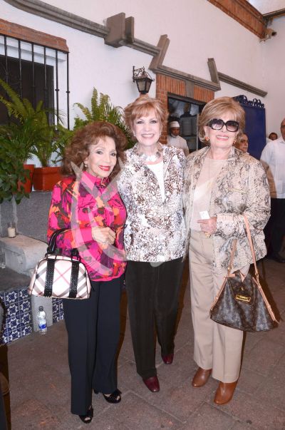 María Victoria, Maxine y Luz Ma Aguilar