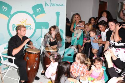 Thalía, música y bebés