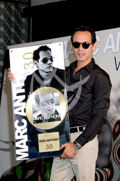Marc Anthony quiere leer a JLo
