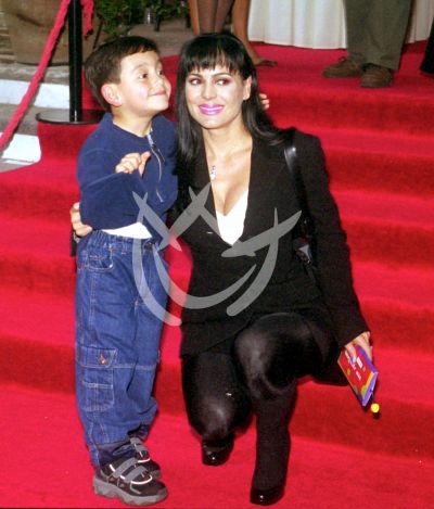 Maribel e hijo 2001
