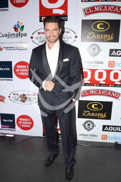 Julián Gil con Q