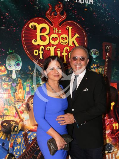 Gloria y Emilio Estefan con Book