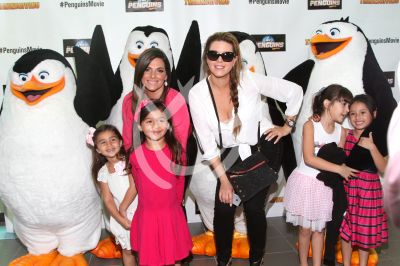 Bárbara y Alicia con Pinguinos