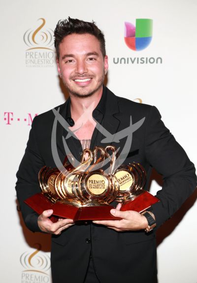 J Balvin con su PLN