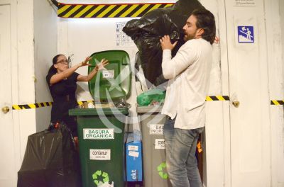 Mauricio y Paloma con La Basura