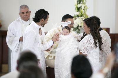 Adamari y Tony bautizan a Alaia