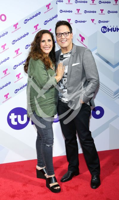 Angélica y Raúl calientan Premios Tu Mundo