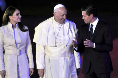 La Gaviota y Peña Nieto con el Papa en Mx
