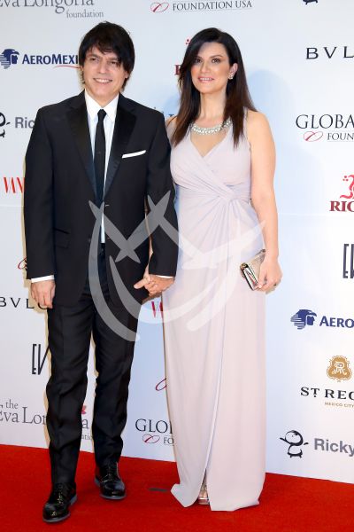 Laura Pausini con su pareja y más con la Global Gift