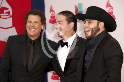 Carlos Vives y J Balvin en Latin Grammy