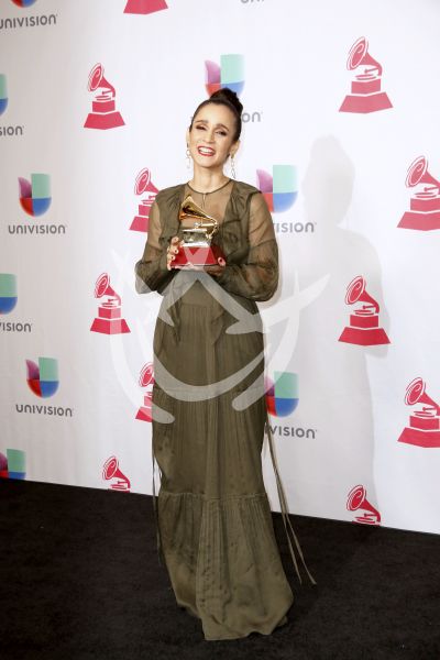 Julieta gana Latin Grammy