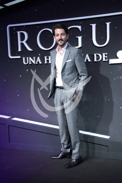 Diego Luna con Star Wars Mx