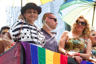 Ana Martin y Cynthia Klibo con la LGBT