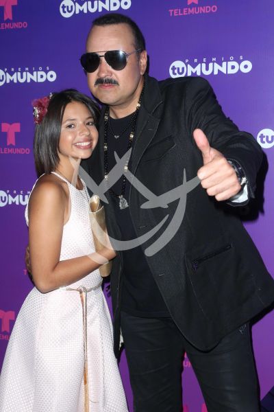 Pepe Aguilar e hija en Tu Mundo