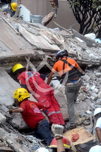 Continúan labores de rescate por terremoto en México