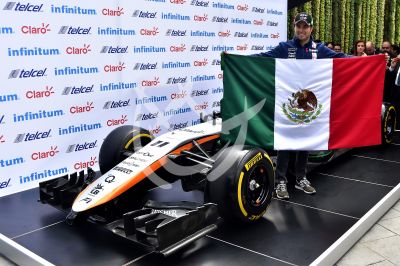 Checo Pérez con F1 en Mx