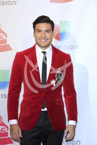 Carlos en backstage Latin Grammy