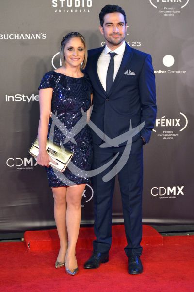 Alfonso Herrera y esposa en Fénix 2017