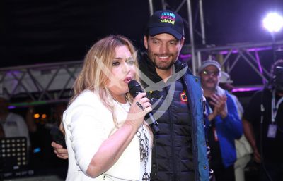 Ednita Nazario y Julián Gil en las Fiestas de la Calle