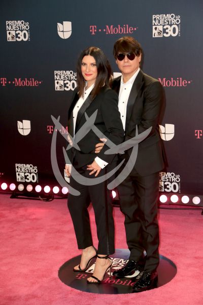 Laura Pausini y su esposo en Lo Nuestro