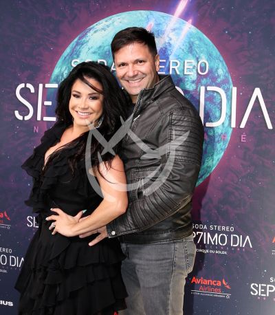 Carolina Sandoval y esposo con Soda